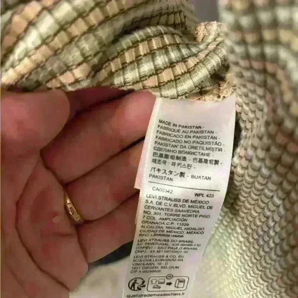 Levi’s Britt Long Sleeve Snap Front Tops Size Medium Frappe Brown
Slim Fit - Picture 8 of 10